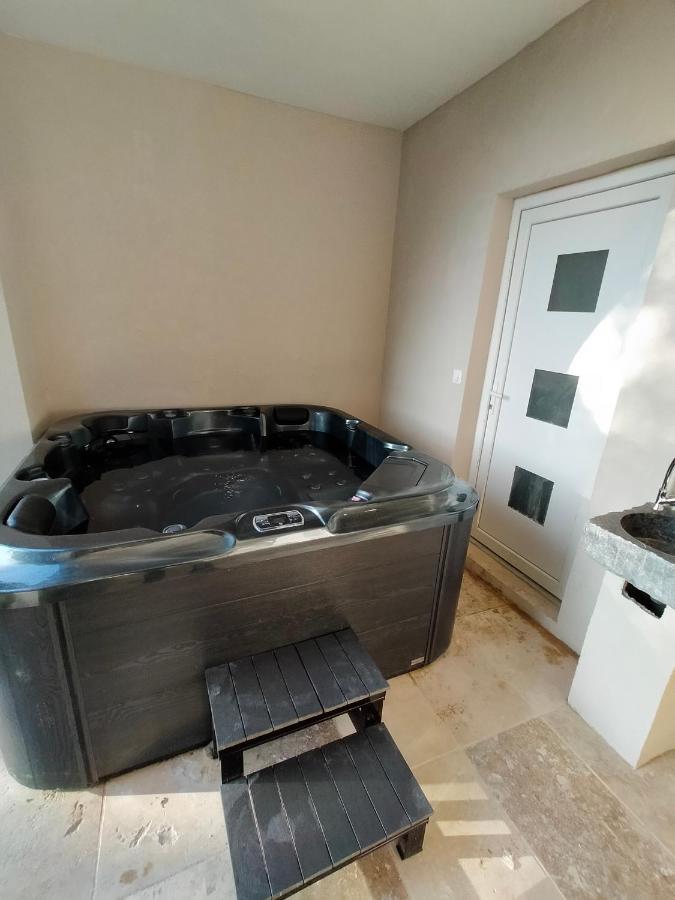 Reve De Panda Avec Sauna Et Jacuzzi Privatif Abrest エクステリア 写真